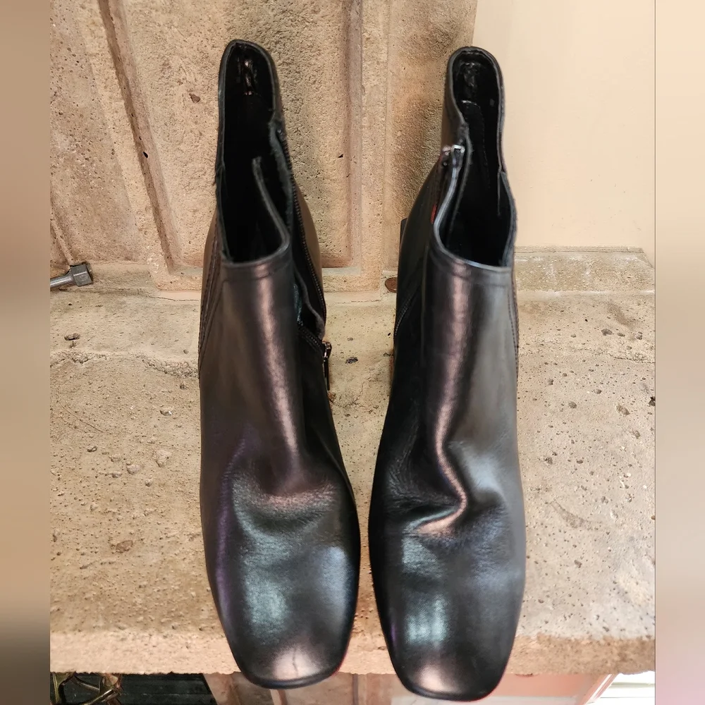 H by Halston Mal Leather Ankle Booties Size 9